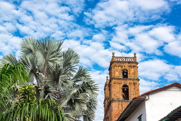 Catedral de Barichara y árboles — Foto de Stock