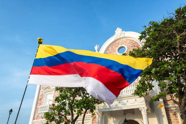 Kolumbijská vlajka v Cartagena — Stock fotografie