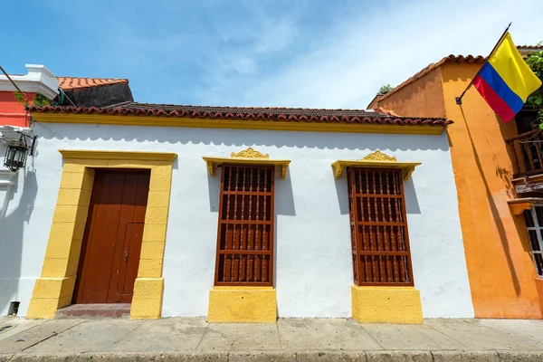 Bílá koloniální architektura v Cartagena — Stock fotografie