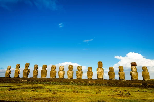 Moai à Ahu Tongariki View — Photo