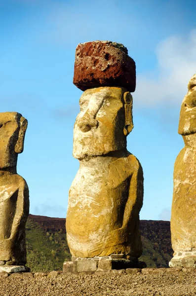 Moai con Pukao — Foto de Stock