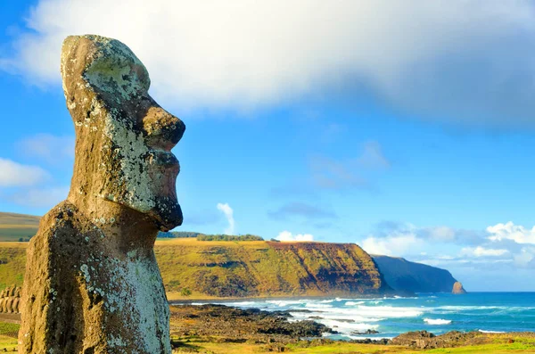 Närbild av stora Moai — Stockfoto