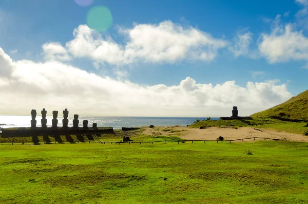 Moai e Oceano Pacífico — Fotografia de Stock