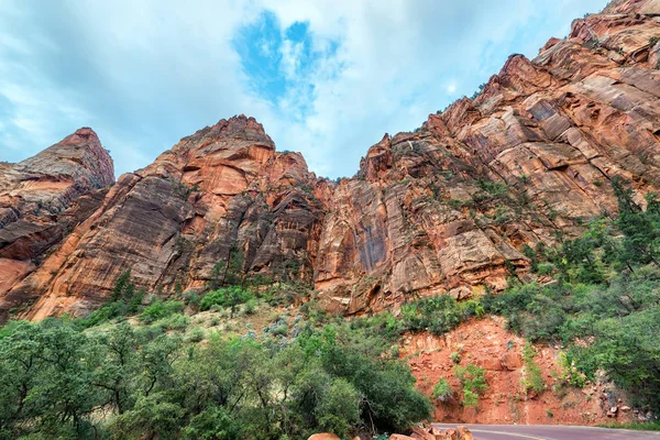 Klippor i zion national park — Stockfoto