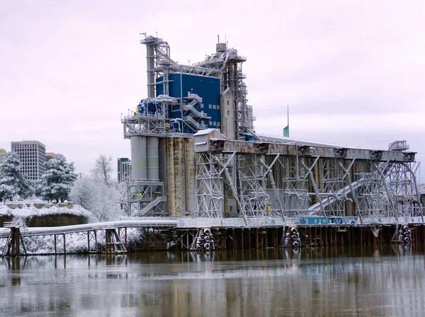 Industrial Portland, Oregon y Snow — Foto de Stock