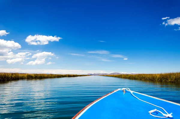 Boat on Lake Titicaca — Stock Photo, Image