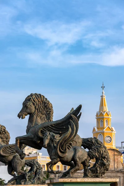 Pegaso y Reloj Torre Puerta —  Fotos de Stock