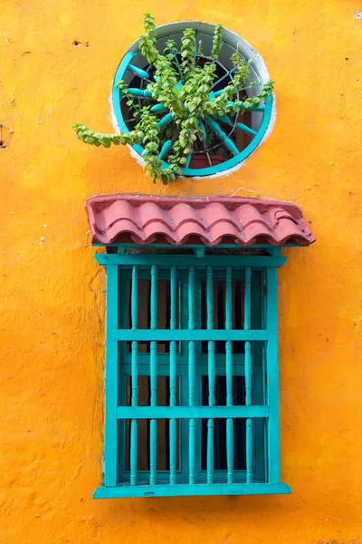 Colorida Arquitectura Colonial en Cartagena —  Fotos de Stock