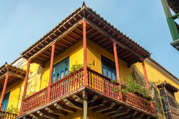 Красивый колониальный балкон в Картахене — стоковое фото