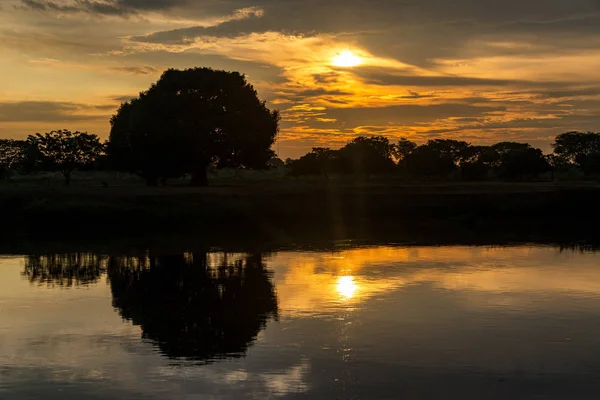 マグダレナ川の日の出 — ストック写真