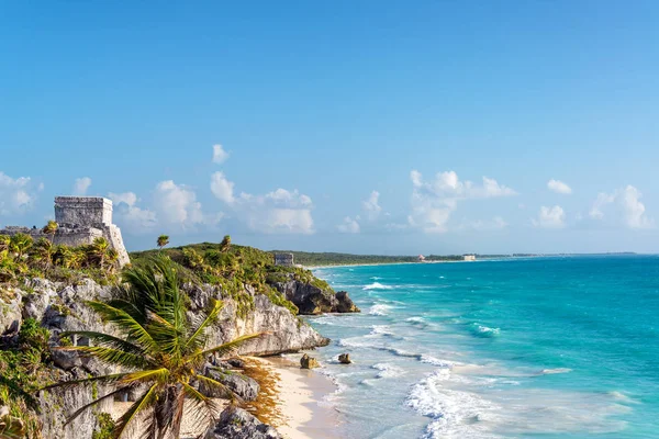 トゥルム遺跡とカリブ海の海 — ストック写真