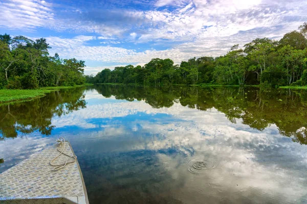Boat and Amazon Landscape — Stock Photo, Image