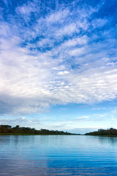 Dramatischer Himmel im Amazonas — Stockfoto