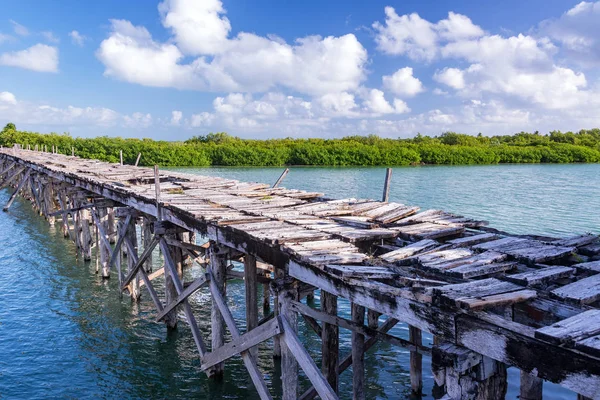 Damaged Abandoned Bridge — Stock Photo, Image