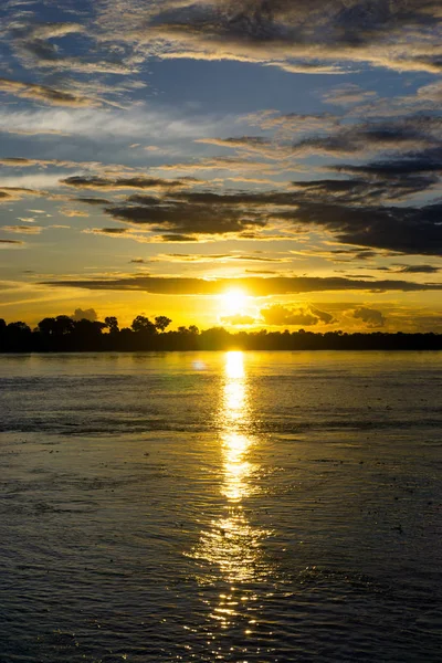 Sonnenuntergang über dem Amazonas — Stockfoto