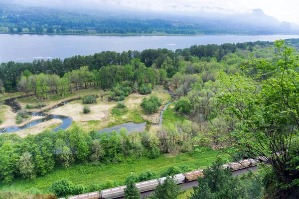 コロンビア川と鉄道 — ストック写真