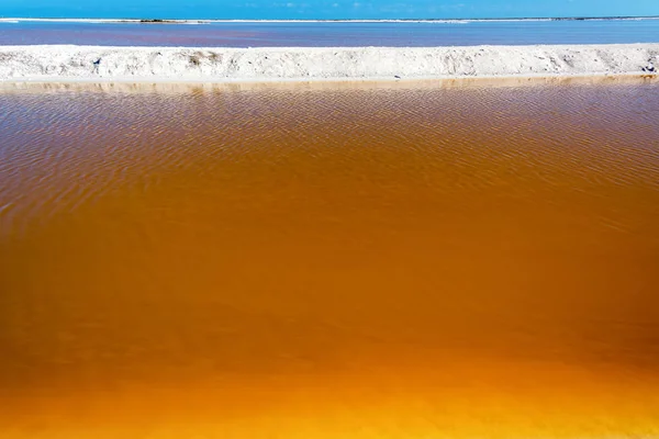 Бассейн воды для соли — стоковое фото