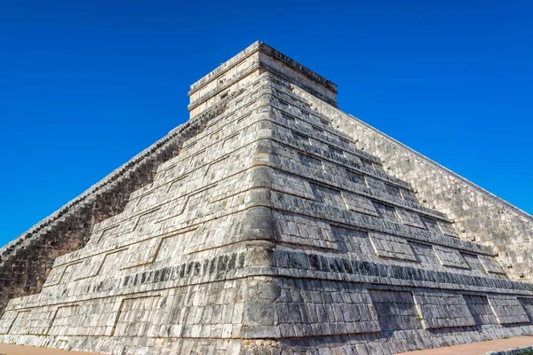 Splendida piramide di Chichen Itza — Foto Stock