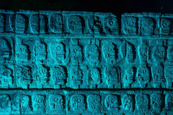 Platform of Skulls at Night — Stock Photo, Image