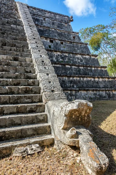 Świątynia w chichen itza — Zdjęcie stockowe