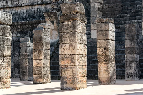 Colunas Ornadas em Chichen Itza — Fotografia de Stock