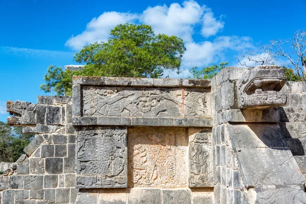 Platform of the Eagles and Jaguars — Stock Photo, Image