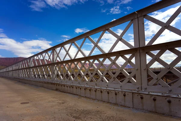 Navajo Bridge och blå himmel — Stockfoto