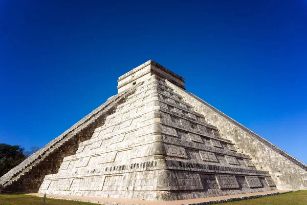 Pyramid in Chichen Itza, Mexico — Stock Photo, Image