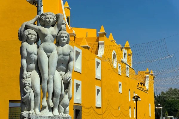 Standbeelden in puebla, mexico — Stockfoto