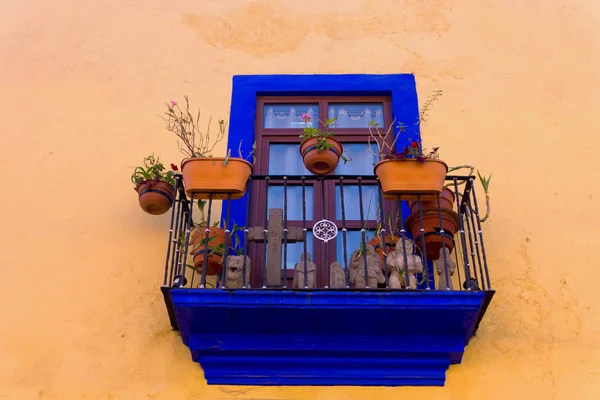 Varanda colorida em Puebla — Fotografia de Stock