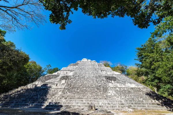 Vue de la pyramide de Becan — Photo