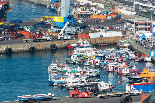 Båtar i Valparaiso — Stockfoto