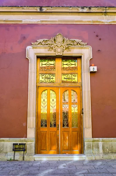 Kolonialfassade eines Hauses in Oxaca — Stockfoto