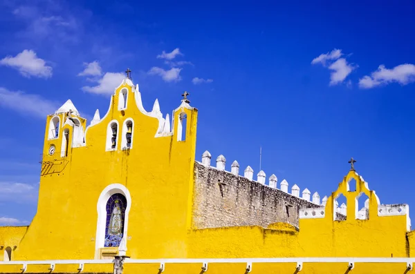 Izamal kathedraal weergave — Stockfoto