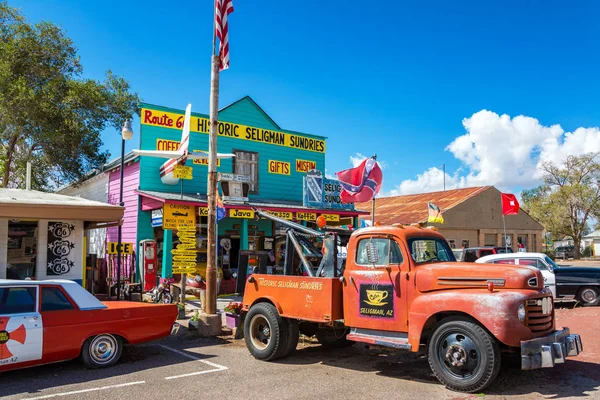 Historic Tow Truck on Route 66 — Stock Photo, Image