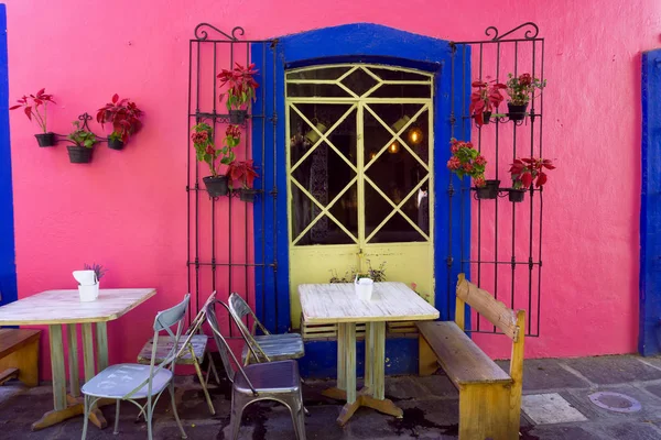 Rosa Kolonialhaus in puebla — Stockfoto