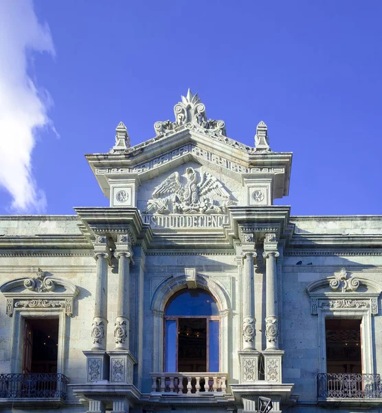 Framsidan av Science Institute byggnaden i Oaxaca — Stockfoto