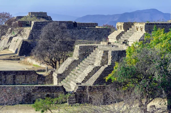 Het Platform van de West Side op de Monte Alban Pyramid Complex in Oxa — Stockfoto