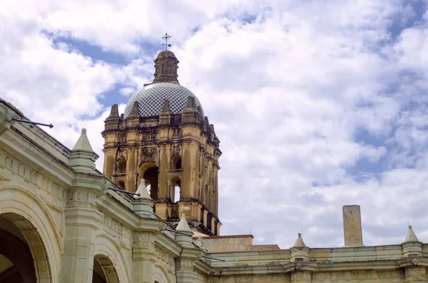 Dach świątyni Santo Domingo w Oaxaca — Zdjęcie stockowe