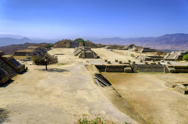 Ruinerna av Monte Alban i Oaxaca — Stockfoto