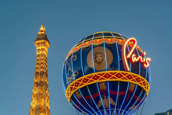 Eyfel Kulesi ve Paris balon — Stok fotoğraf