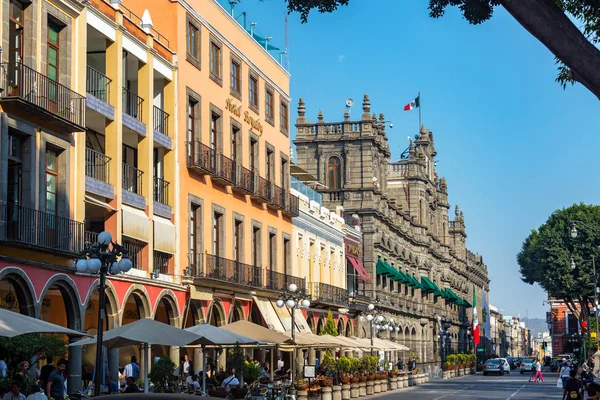 Puebla Street och rådhuset — Stockfoto