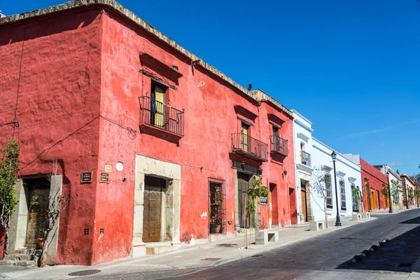 Colorida calle colonial — Foto de Stock