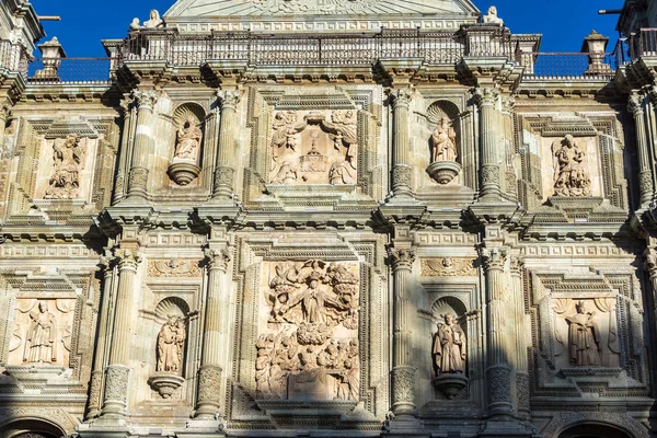 Iglesia detalles de la fachada — Foto de Stock