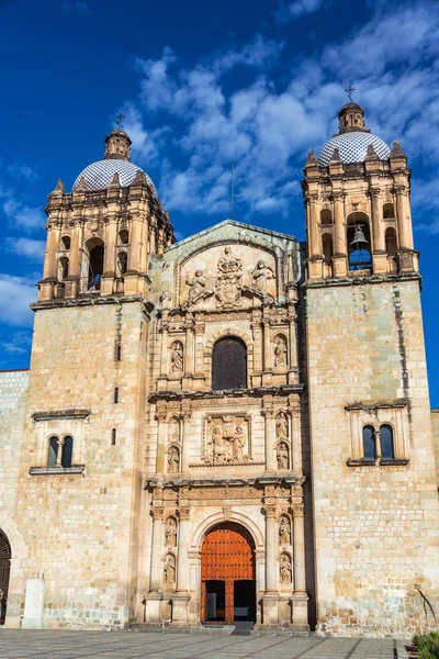 Santo domingo Kirche Ansicht — Stockfoto