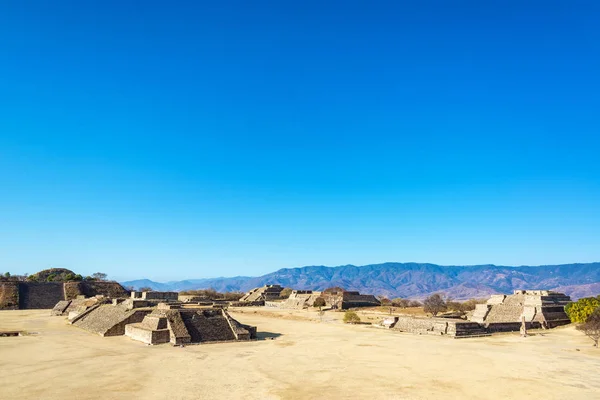 Monte Alban ruiner och kullar — Stockfoto