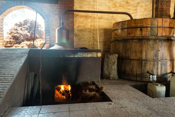 Mezcal distilleerderij in Oaxaca, Mexico — Stockfoto