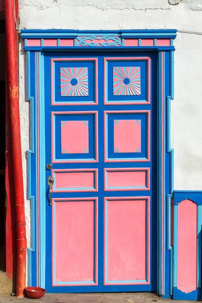 Puerta colorida en Salento — Foto de Stock