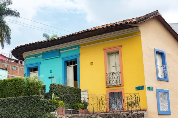 Edificio colorido en Cali, Colombia —  Fotos de Stock