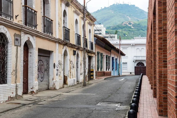 Vista Calle Vacía en Cali, Colombia Fotos de stock libres de derechos